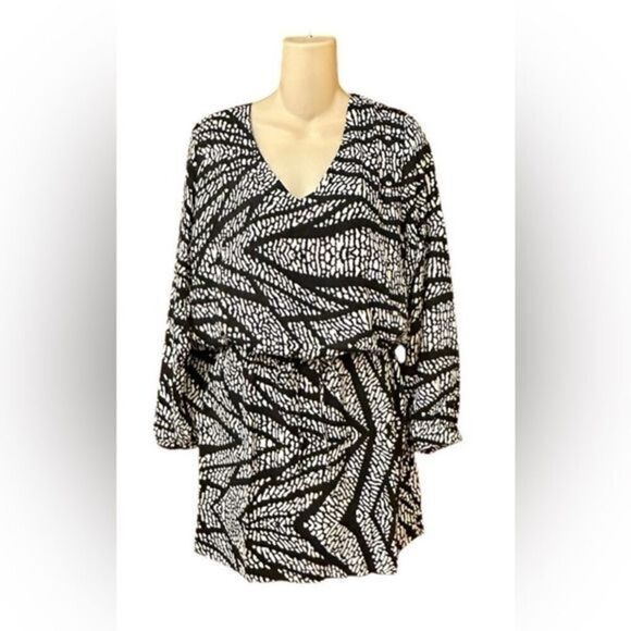 NWT Three Eighty Two Women’s Elizabeth V Neck Black White Dress - Size Medium - Picture 1 of 7